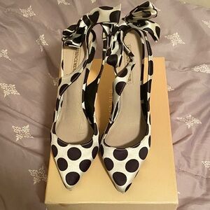 Chic Polka Dot Heels with Bow Accent